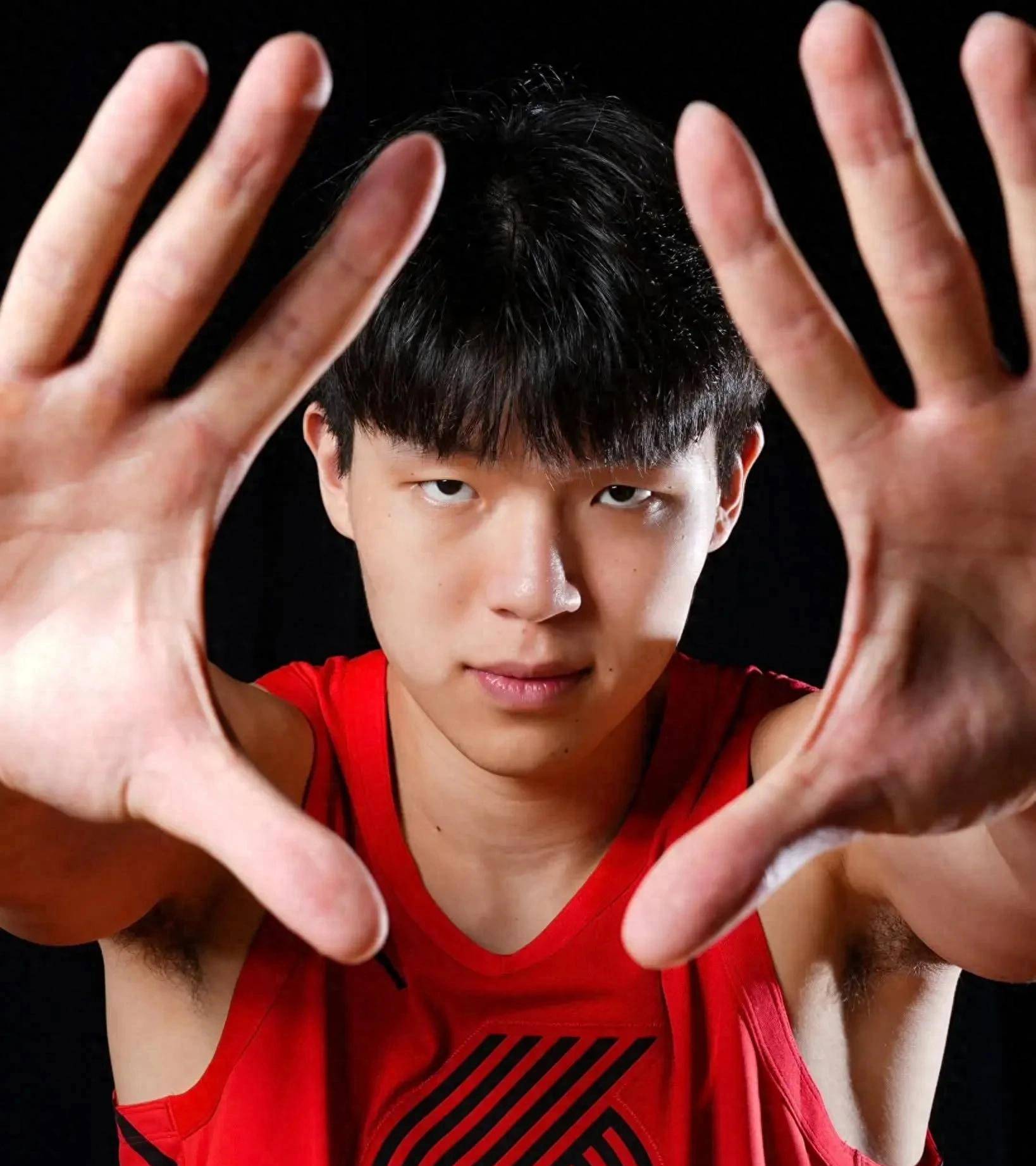 爱游戏-风云突变上海海港赛前豪取连胜，NBA常规赛版图或变，球迷炸锅，训练强度明显提升的简单介绍