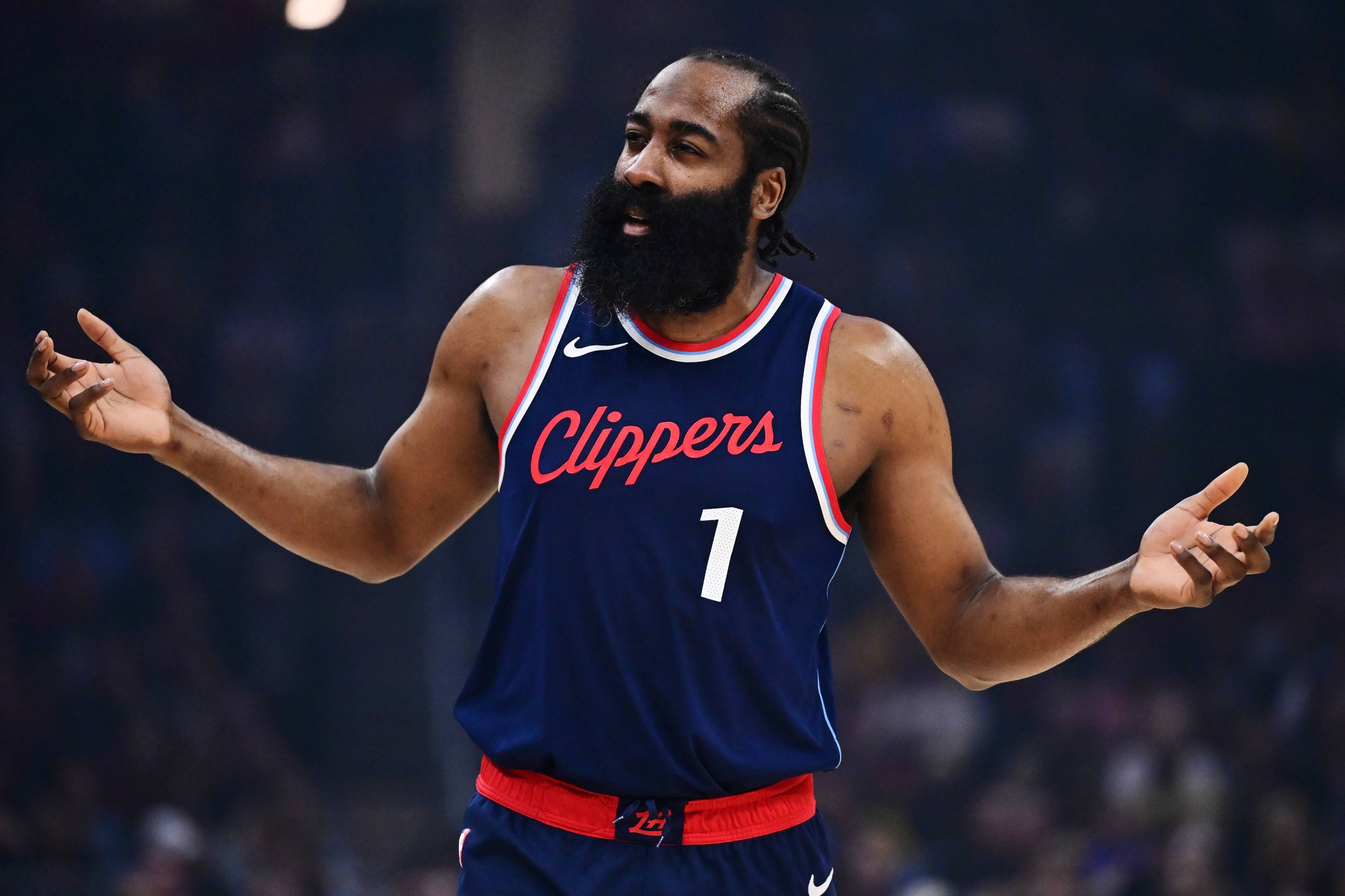 包含今夜里尔备战NBA季后赛，强势反弹细节曝光，引发热议，年轻球员得到机会的词条